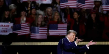 Trump’s shockingly brazen midterm ‘bribe’ dumbfounds critics: ‘I don’t know what to say’