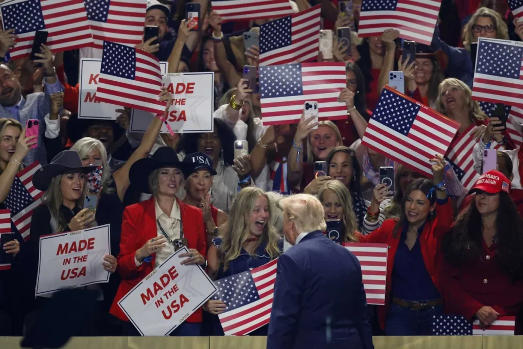 Trump sparks internet firestorm with puzzling GOP convention monologue