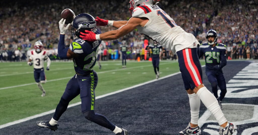 Sam Darnold injured as Seahawks defeat Patriots in NFL season opener