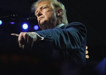 Trump’s Dubious Midterm Pitch: Keep Us in Power and Everyone Gets Cash