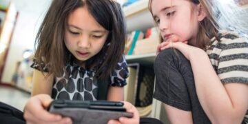 Wealthy parents are buying their kids $75,000 AI schooling with guardrails as schools grapple with a literacy crisis