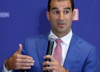 This former Navy SEAL spent 5 years in private equity working 100-hour weeks before quitting and building a $9 billion startup