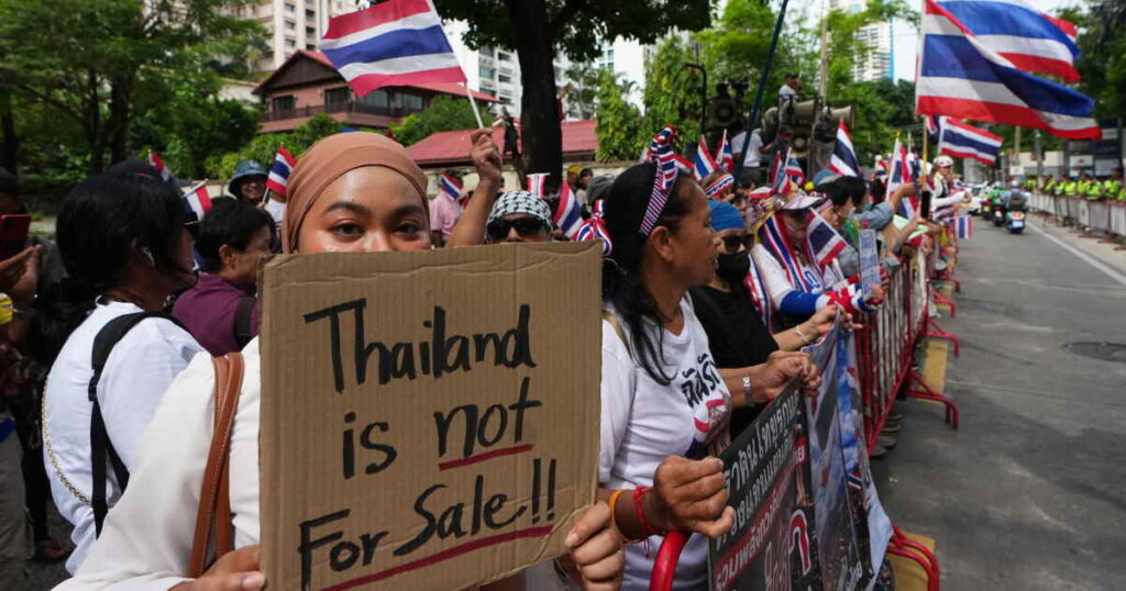 Hundreds rally at Israeli embassy in Bangkok to demand foreigners respect Thai laws