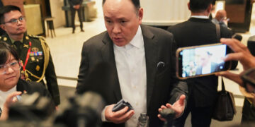 Philippines defense minister reads private note from China to live audience