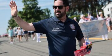 In this ever-nationalized midterm environment, swing-district Republicans brace for a storm