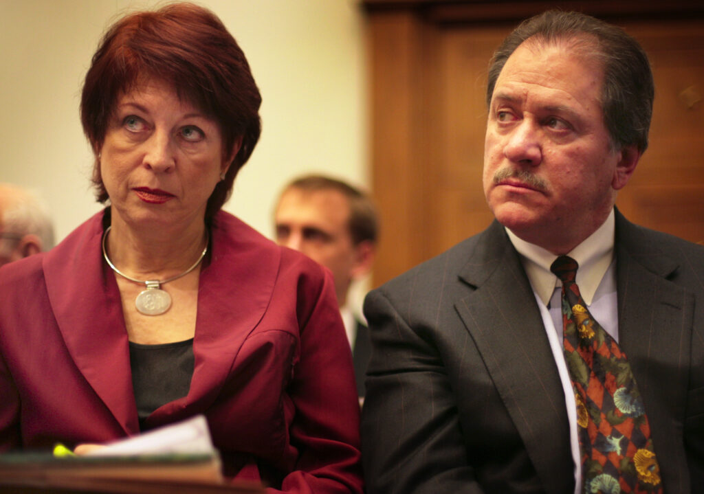 Prosecutor leading probe into Trump foes resigns, vows investigation will continue