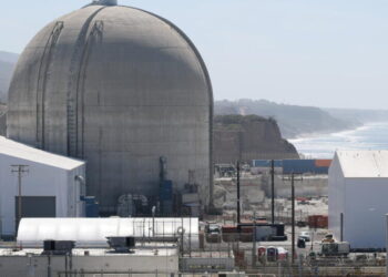 As the coast begins to crumble, the clock ticks on moving San Onofre’s radioactive waste
