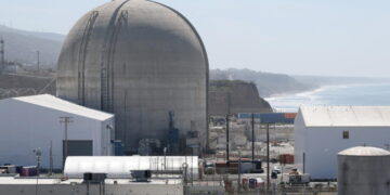 As the coast begins to crumble, the clock ticks on moving San Onofre’s radioactive waste