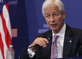 Jamie Dimon runs JPMorgan’s 300,000 employees—but says it beats rivals by fighting in Navy SEAL-sized teams