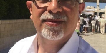 A New York jeweler has been released from prison in Iran but is banned from leaving war-torn country