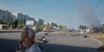8 killed in Russian strikes on Ukraine as Putin warns Europe against sending troops