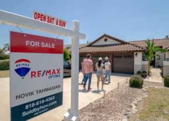 Mortgage lending standards are so tight that homebuyers must have ‘pristine’ credit histories, study says, as sales head for 31-year low