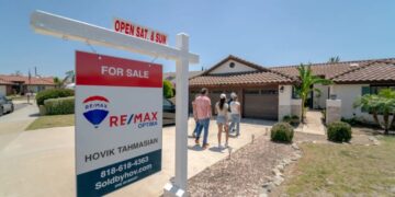 Mortgage lending standards are so tight that homebuyers must have ‘pristine’ credit histories, study says, as sales head for 31-year low