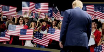 Overlooked clip shows Trump exhibiting ‘potential seizure activity’: clinical psychologist