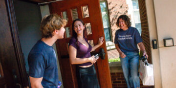 Worried About Your College Kid? Now You Can Hire a Local Mom.