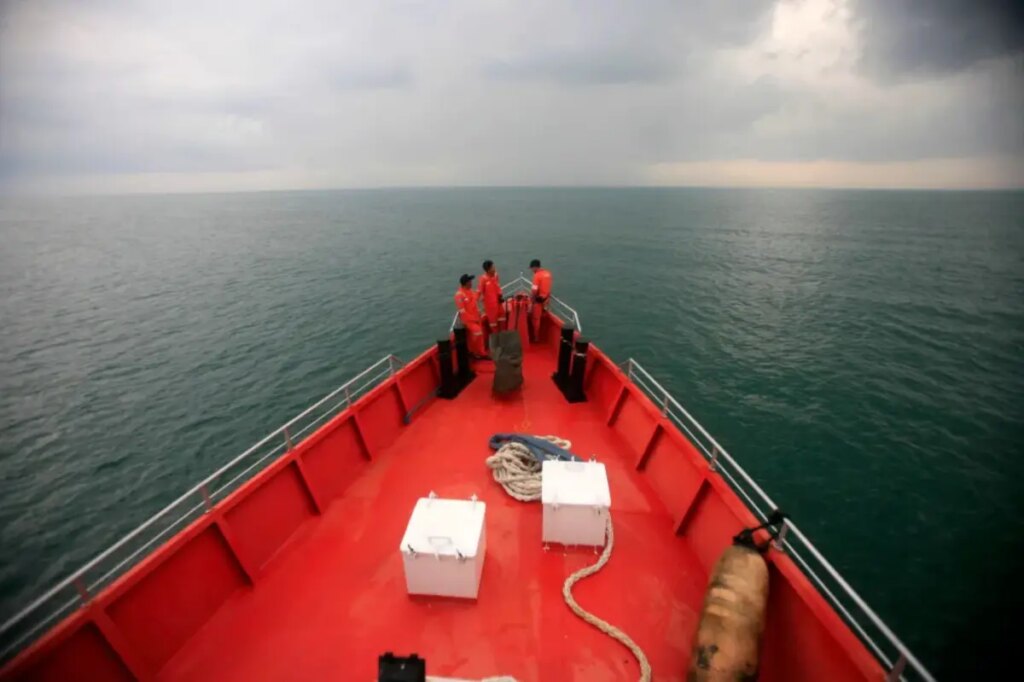 Search underway for Indonesian passenger ship carrying more than 240 people after it loses contact