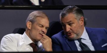 A Hollywood star leaped to defend a MAGA liar drowning in boos — and that’s the problem