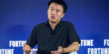 Black Lake founder Yuxiang Zhou pitted an AI agent against his top sales coach. His most experienced salespeople chose the AI