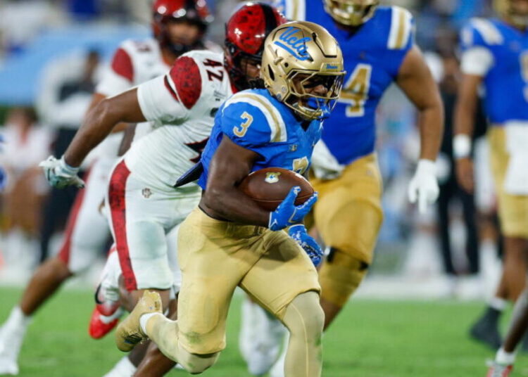 UCLA isn’t perfect, but fans can trust Bob Chesney’s Bruins to fight for wins