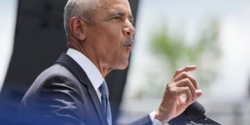 Obama calls for Dems to focus on AI