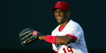 Curtis Pride turned his MLB journey into a lifeline for deaf and hard-of-hearing kids