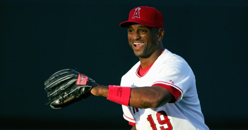 Curtis Pride turned his MLB journey into a lifeline for deaf and hard-of-hearing kids