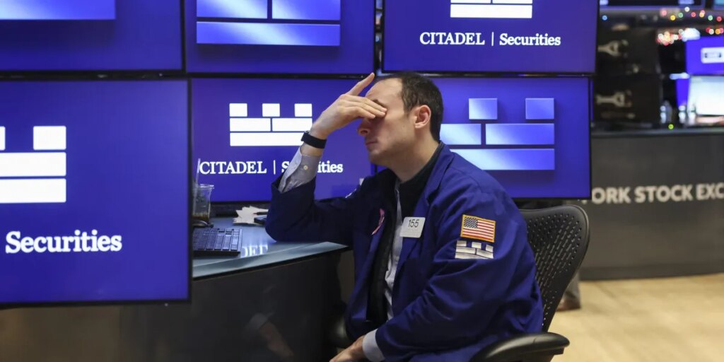 Stocks are in a late-stage bubble and poised to crash 21% next year, while Treasury yields above 5% will signal a new era of tight money, analysts say