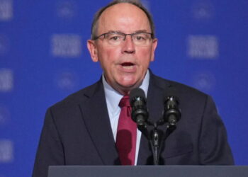 Wisconsin congressman and gubernatorial candidate survives emergency plane landing in lake