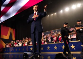 Trump, Vance open midterm campaign tour as GOP troubles deepen