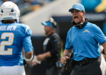 Chargers waste chance to seize L.A. spotlight from Rams after a debacle of an opener