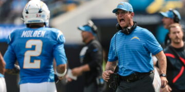 Chargers waste chance to seize L.A. spotlight from Rams after a debacle of an opener