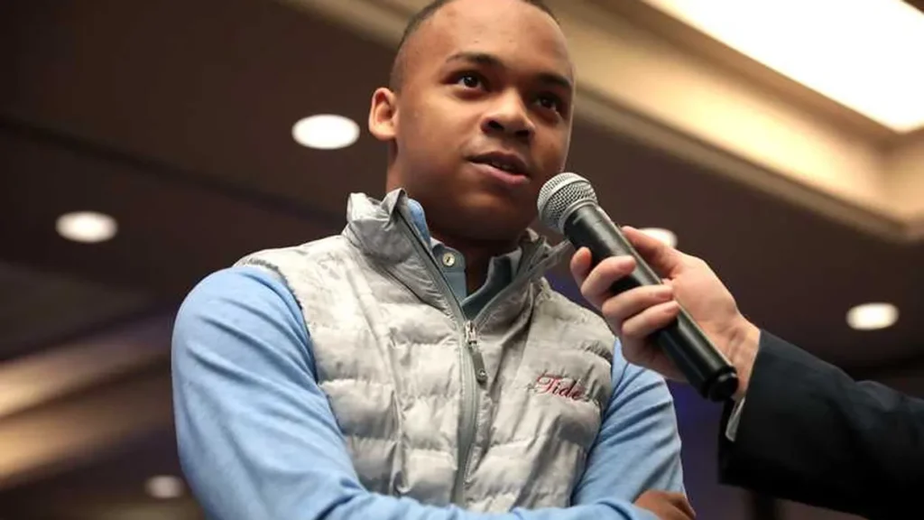 MAGA activist humiliated as he exposes self as foreign agent days after convention speech