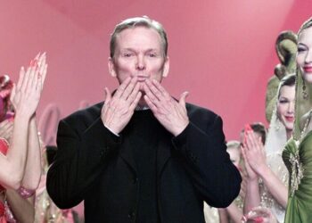 Bob Mackie, Designer Who Bedazzled Carol Burnett and Cher, Dies at 87