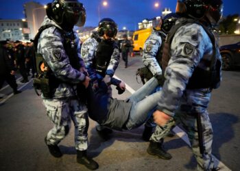 Two headlines show the incoherence of the West’s Russia policy