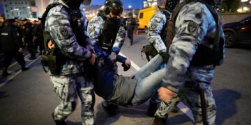 Two headlines show the incoherence of the West’s Russia policy
