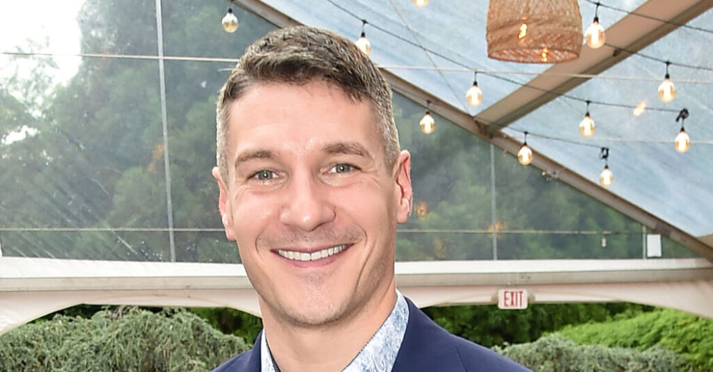 N.Y. Democratic House Candidate Admits to Bondage Photo Shoot