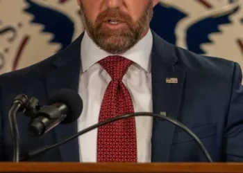 Markwayne Mullin quietly set up to take the fall for festering MAGA ‘dilemma’: report