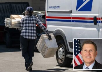 USPS mailman hoarded thousands of pieces of mail including tax records, bills and medical records: feds