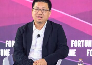 China has too much green energy. Experts think AI can fix that