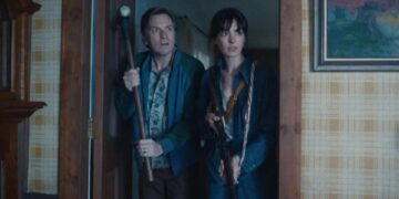 ‘The End of Oak Street’ hits streaming—Where to watch the Anne Hathaway movie