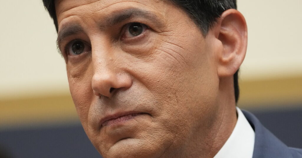 Warsh Set for Showdown With Trump as Fed Faces Pressure to Raise Rates