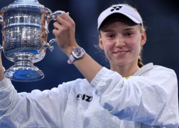 Millionaire Gen Z tennis star Elena Rybakina turned down 15 colleges to keep playing tennis—against her dad’s wishes. Now she’s no. 1 in the world