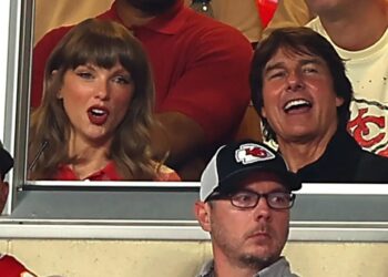 What Taylor Swift and Tom Cruise chatted about during Travis Kelce’s NFL win: lip reader