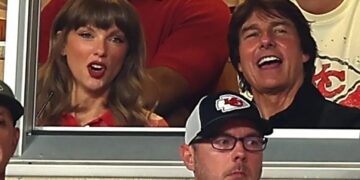 What Taylor Swift and Tom Cruise chatted about during Travis Kelce’s NFL win: lip reader