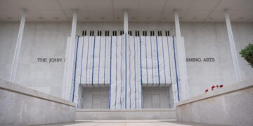 Kennedy Center board votes to close venue immediately as judge again blocks addition of Trump’s name