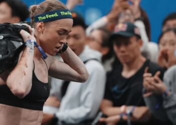 Spectators Horrified as Hyrox Athlete Recreates “Two Girls One Cup” at Live Competition