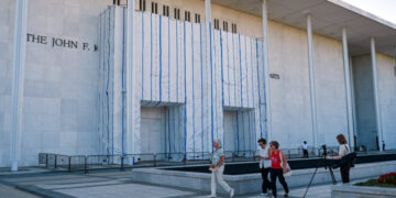 Kennedy Center Says It Is Closing, Posing Test to Judge’s Order