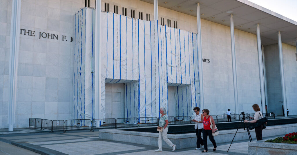 Kennedy Center Says It Is Closing, Posing Test to Judge’s Order