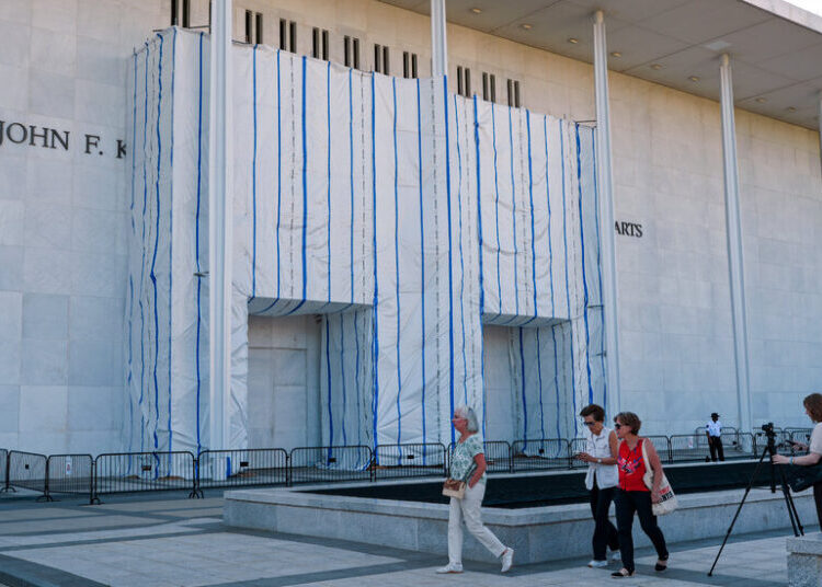 Kennedy Center Closes Its Doors Despite a Judge’s Order