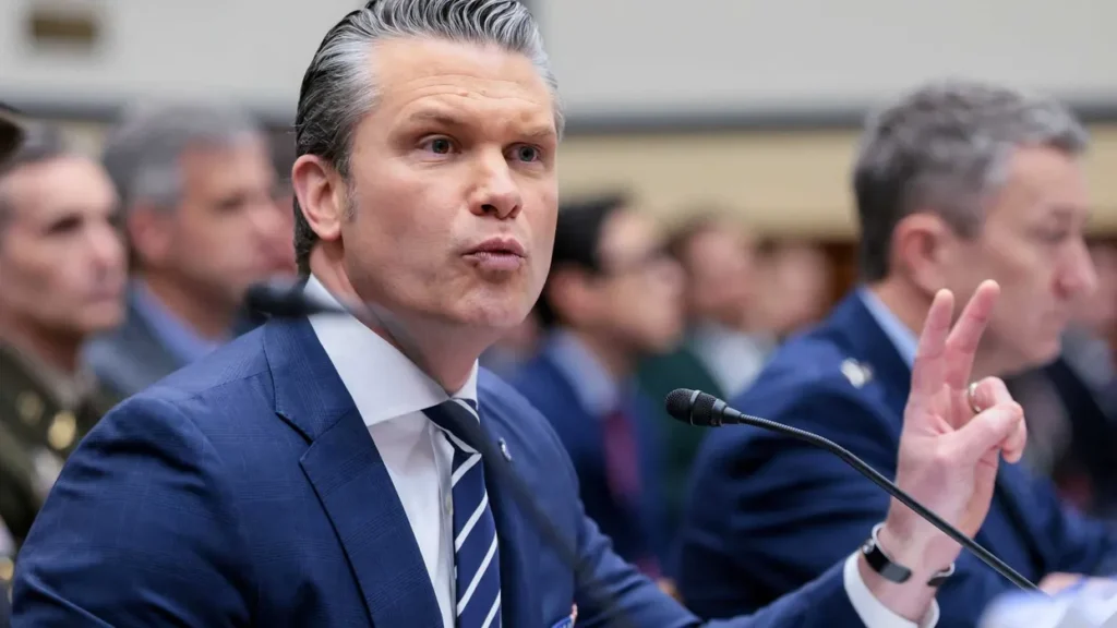 Waistline-obsessed Hegseth skewered by laughing pundits: ‘That’ll crush the Iranians’